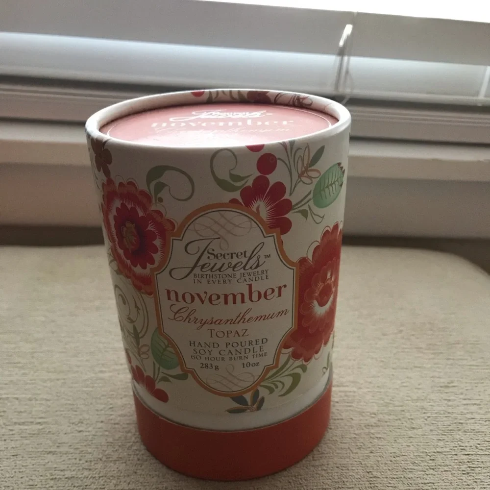 Secret Jewels Hand Poured Candle with Hidden Jewelry
